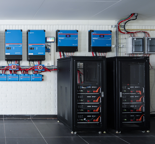 Batterijopstelling bij een installatie van een partner